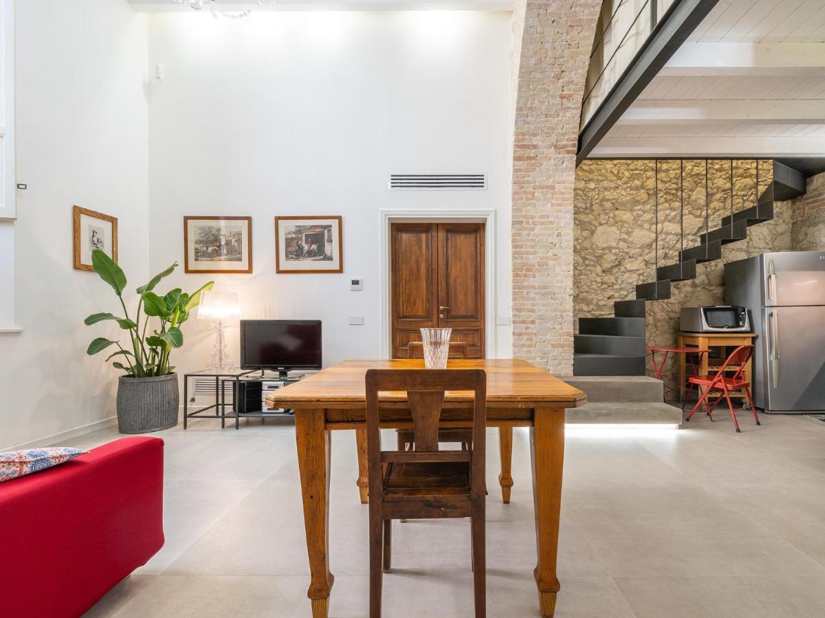 Massimo Boutique Apartment Cagliari Bagian luar foto