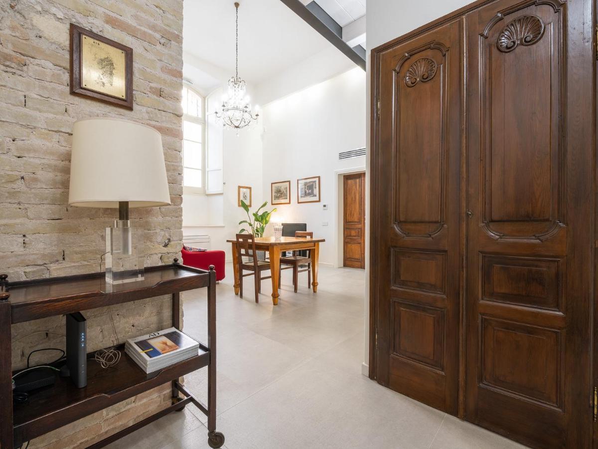 Massimo Boutique Apartment Cagliari Bagian luar foto